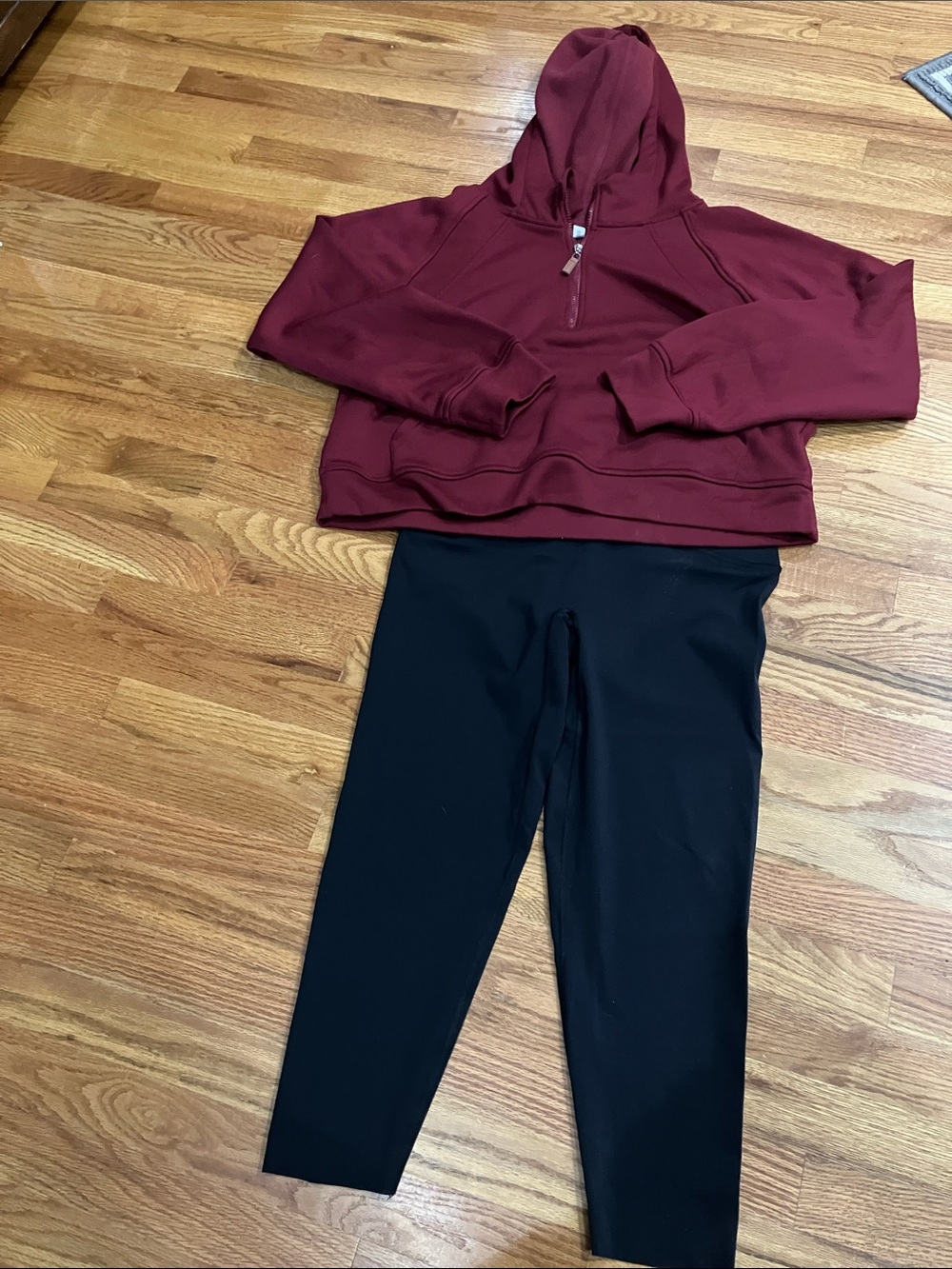Laslulu Maroon Cropped Half-Zip Hoodie and Spanx Black Hi-Waist Capri Sz XL EUC